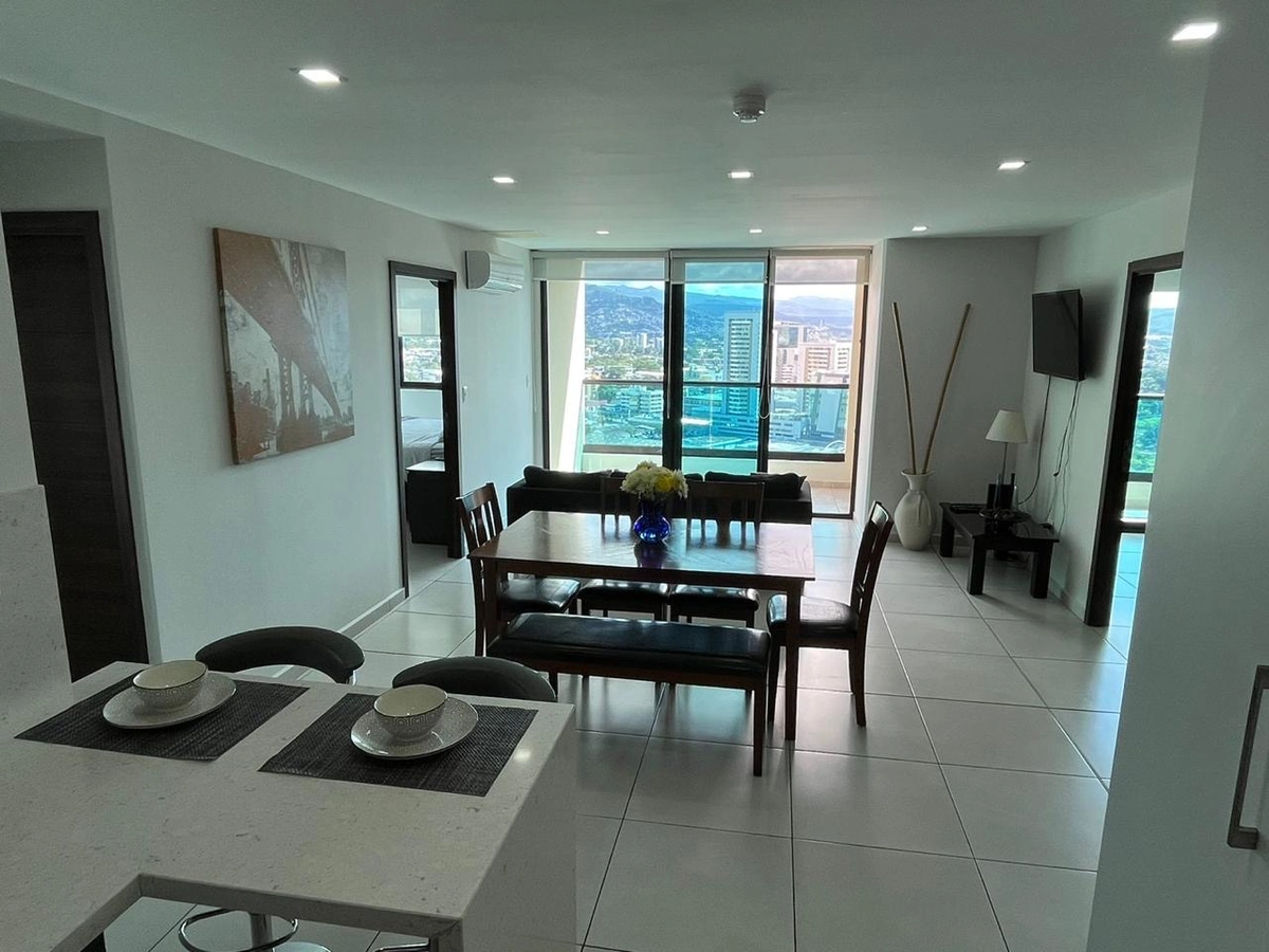 Sala y comedor de apartamento en Torre Astria