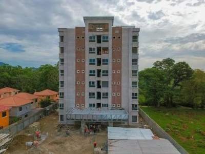 Interior de condominio en Fontana de la Arboleda