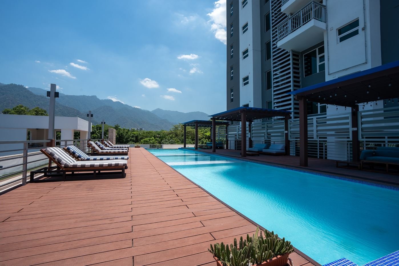 Piscina en la terraza de Igvanas Tara Eco City