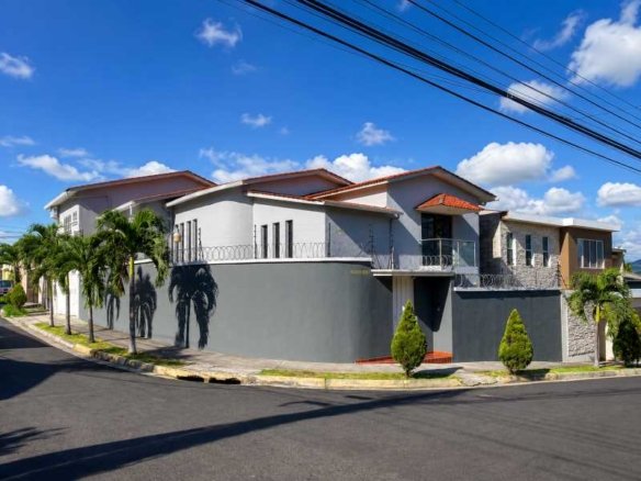 Exclusiva Residencia de Lujo en Venta – Residencial Las Hadas, Tegucigalpa