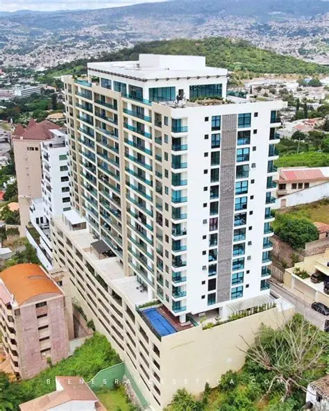Exterior de Torre Astria en Tegucigalpa