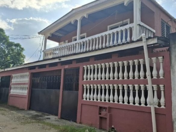 Se Vende Casa de dos niveles en Barrio Guadalupe, San Pedro Sula