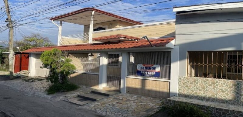 casa-en-venta-col-Migel-Angel-Pavon-1-scaled-1 Casa en Venta en Colonia Miguel Ángel Pavón en San Pedro Sula | Financiamiento Disponible