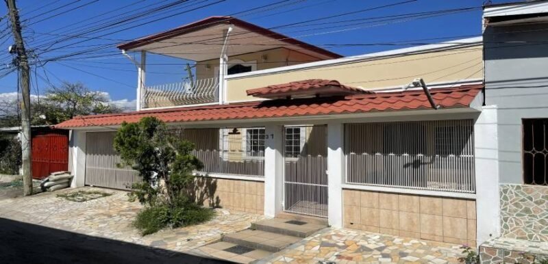 comprar-casa-en-El-Progreso13-1-scaled-1 Casa en Venta en Colonia Miguel Ángel Pavón en San Pedro Sula | Financiamiento Disponible