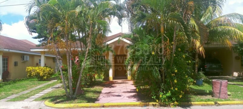 Villa frente al mar en venta en Palma Real, Atlántida