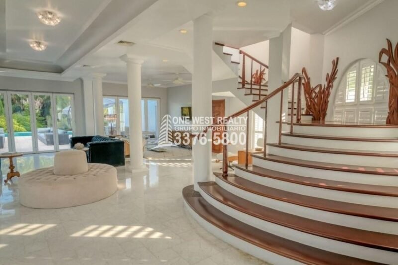 Palmetto Bay, House For Sales Roatan, Honduras