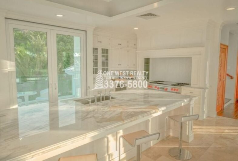 Palmetto Bay, House For Sales Roatan, Honduras