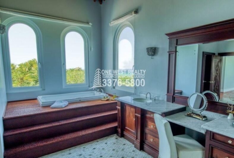 Palmetto Bay, House For Sales Roatan, Honduras