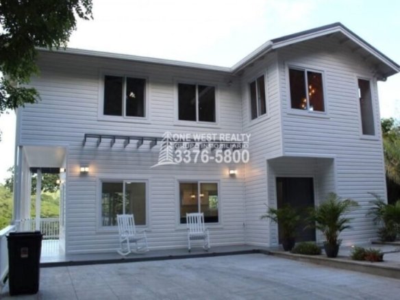 Gibson Bitght sales in Roatan, Honduras