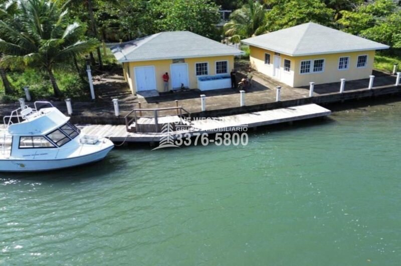 Oak Ridg, Homes and Condos 56 Acres, Roantan Honduras