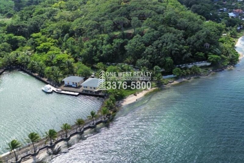 Oak Ridg, Homes and Condos 56 Acres, Roantan Honduras