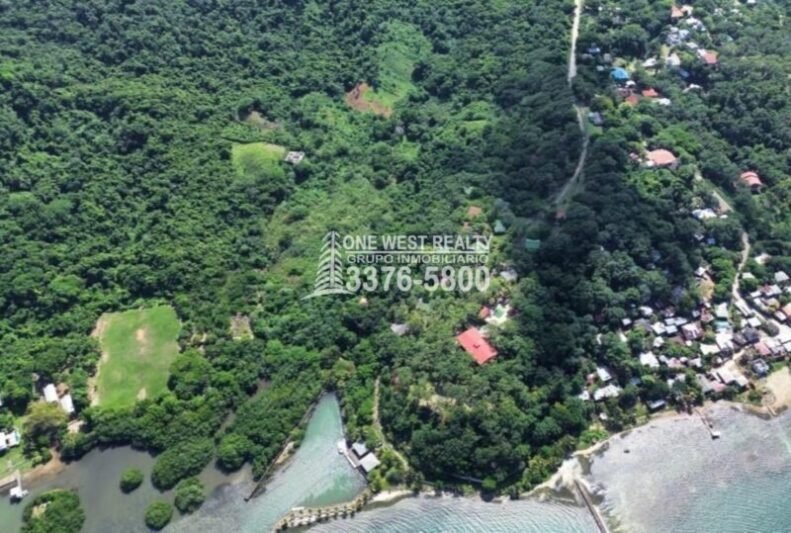 Oak Ridg, Homes and Condos 56 Acres, Roantan Honduras