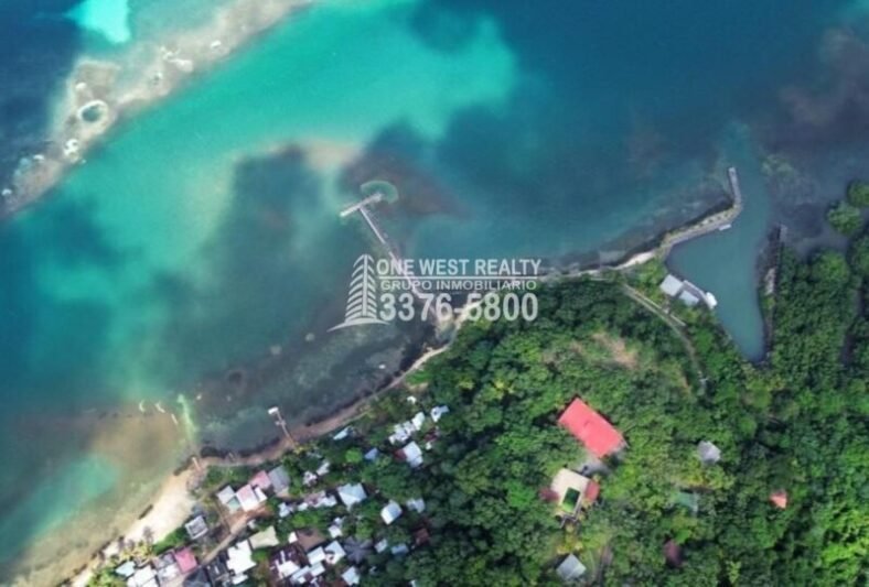 Oak Ridg, Homes and Condos 56 Acres, Roantan Honduras