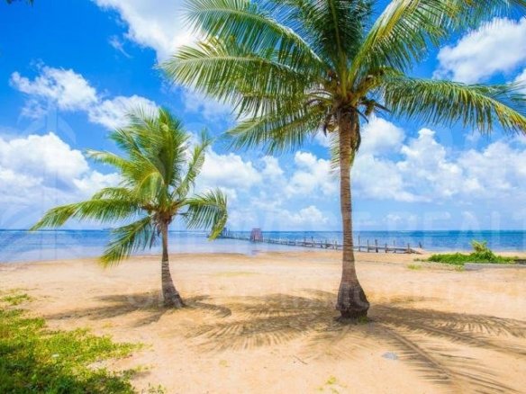 Sandy Bay Beachfront Property In Roatan