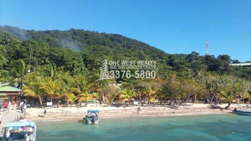 Lote de 3.6 Acres en Venta En Islas de la Bahia Cayos Cochinos