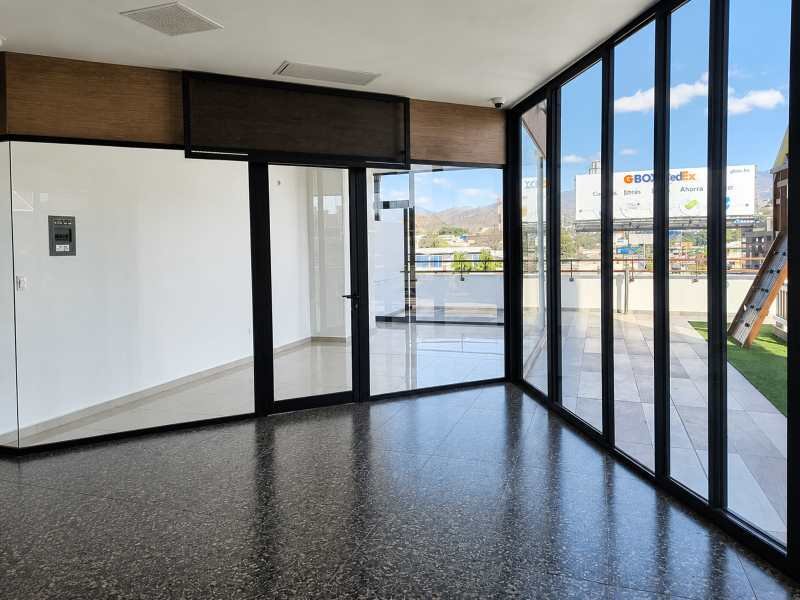 Local Comercial 1 Local Comercial en Venta – Área Comercial de Torre Agalta, Boulevard Morazán, Tegucigalpa