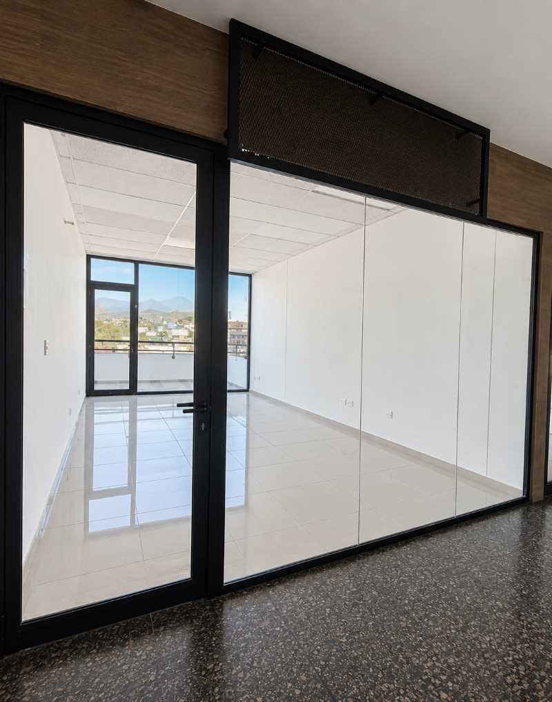 Local Comercial 2 Local Comercial en Venta – Área Comercial de Torre Agalta, Boulevard Morazán, Tegucigalpa