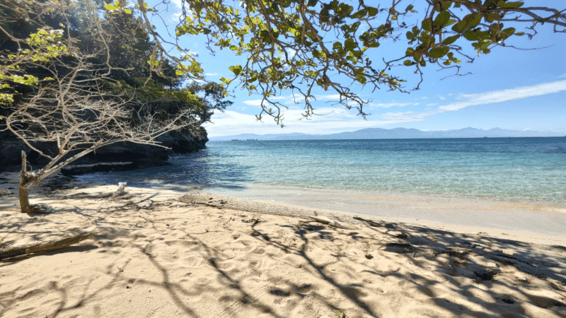 Lote de 3.6 Acres en Venta En Islas de la Bahia Cayos Cochinos