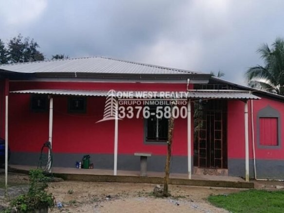 Jutiapa Atlántida Casa Grande En Venta a Orilla de Carretera