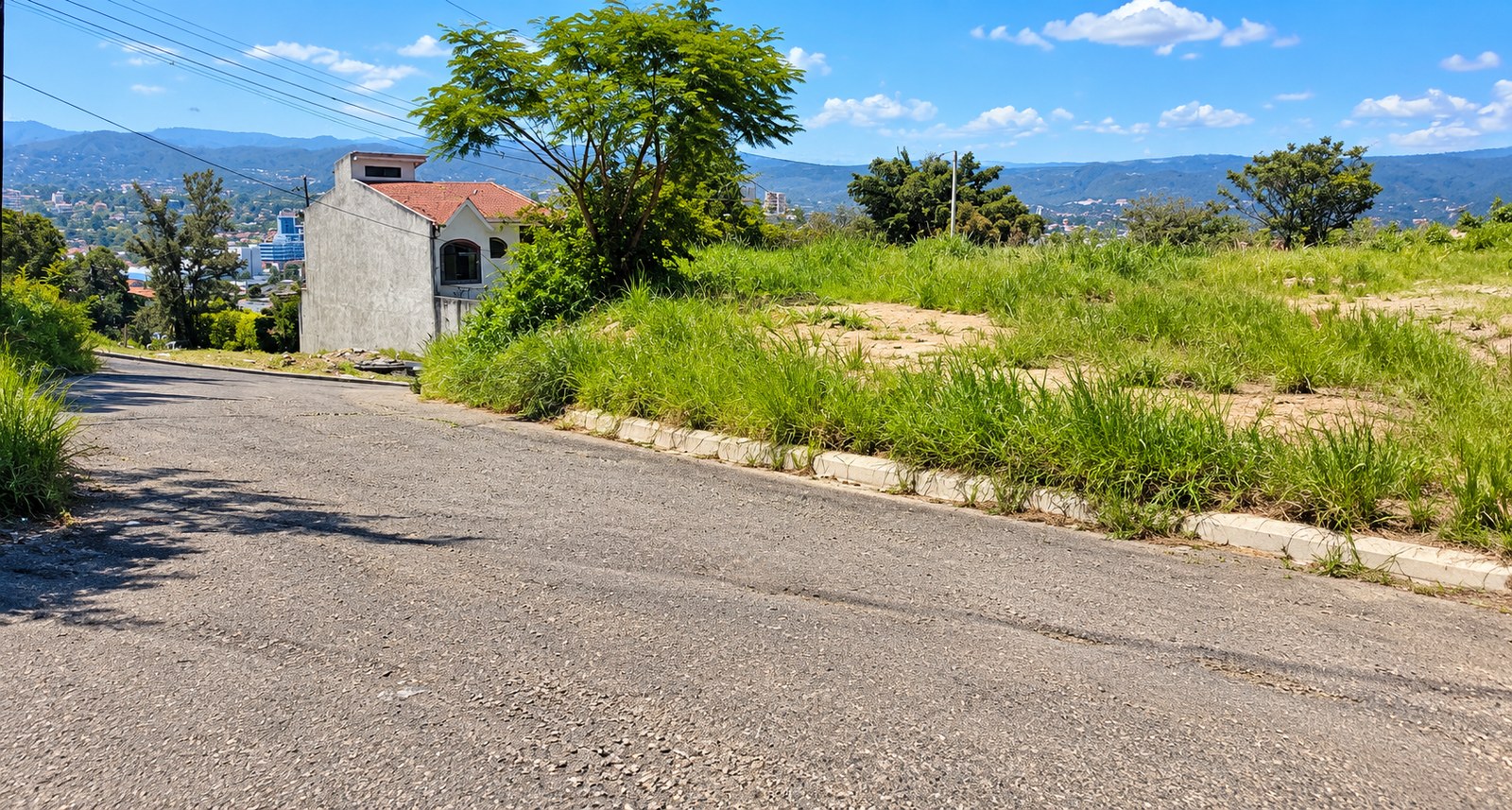 Terreno Plano de Esquina en Venta – Residencial Jacarandas, El Hatillo, Tegucigalpa